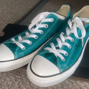 low top teal converse!